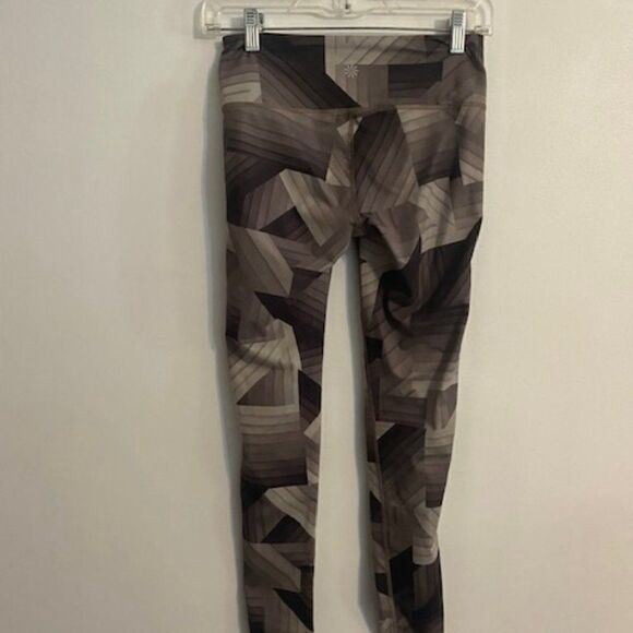 Athleta Brown/Tan Geometric pattern leggings, size XS - Picture 2 of 4